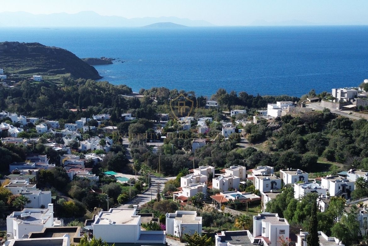 Detached villa with private garden and sea view in Bodrum